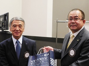 �����L�O���j�F������